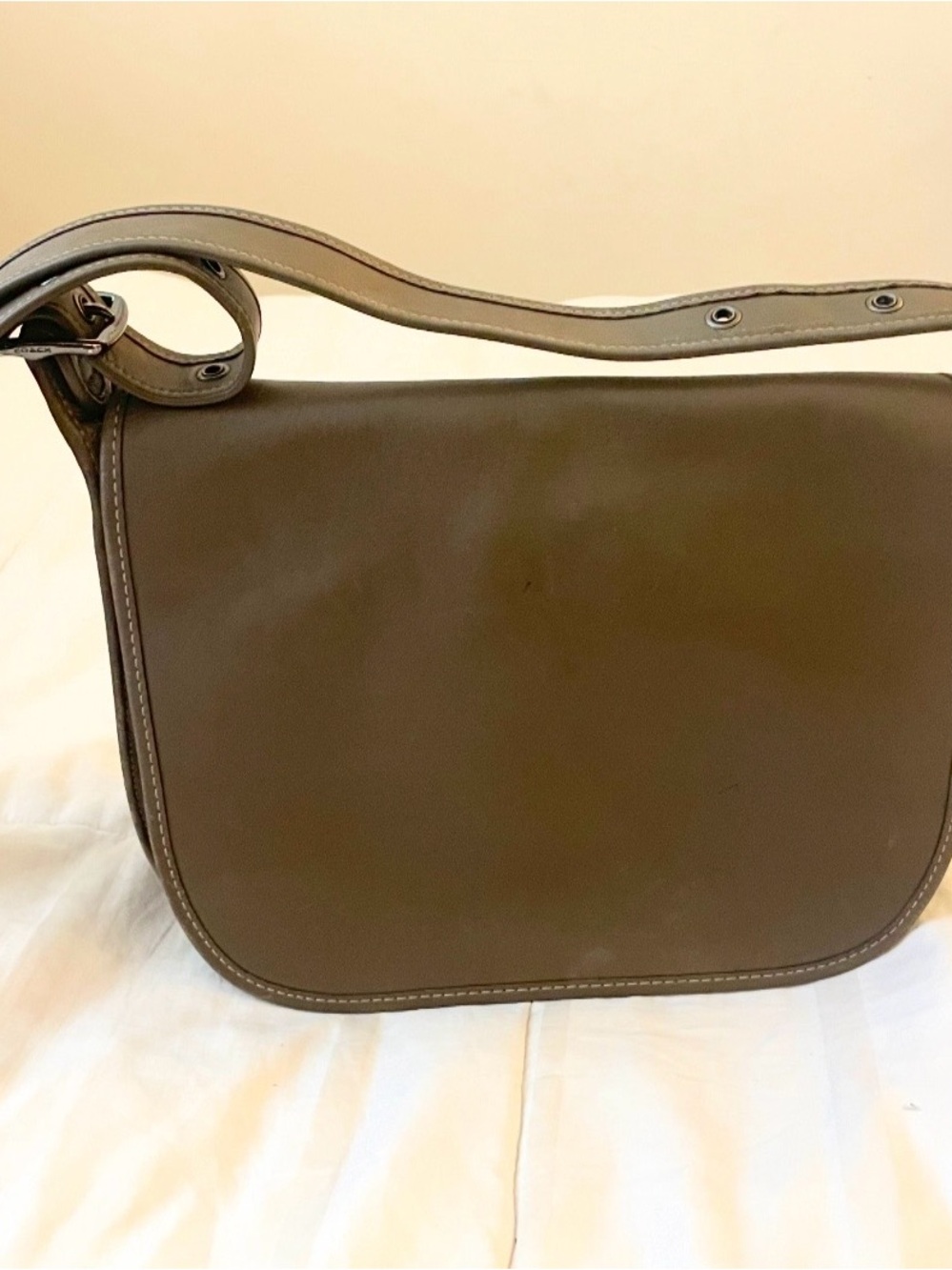 Classic Smooth Leather Saddle Bag in Olive Brown